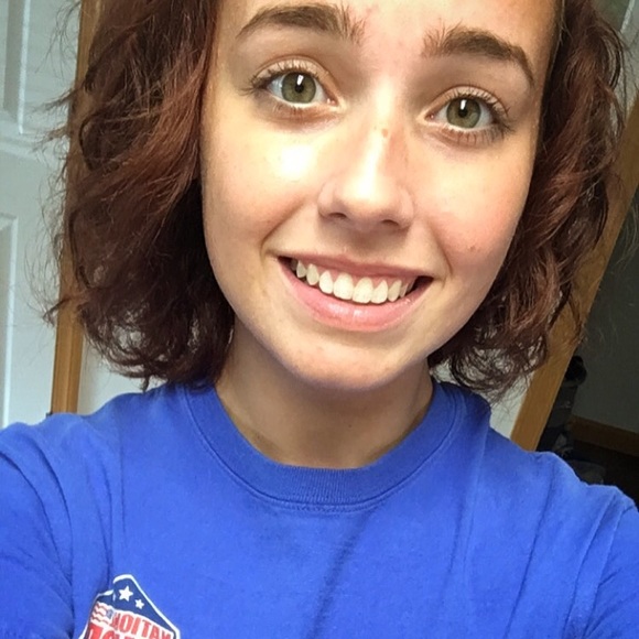 Meet your Posher, Alyssa - Picture 5 of 6