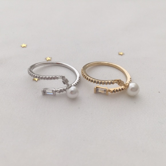 Delicate dangle ring - Picture 2 of 4