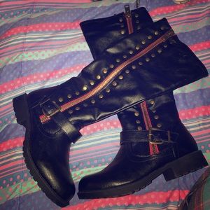 Cute black boots! Never been worn.