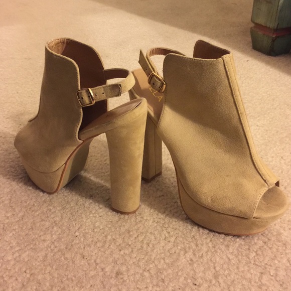 Woman's shoes