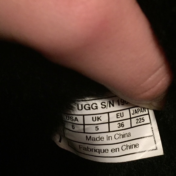 UGGS - Picture 3 of 4