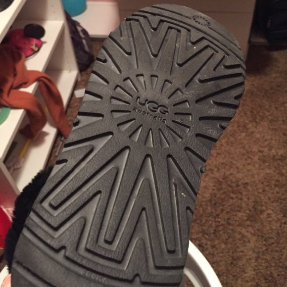 UGGS - Picture 4 of 4