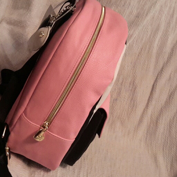 Hold tsey johnson backpack with heart dangle NWT - Picture 3 of 4