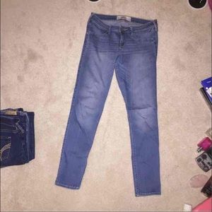 Four pairs of size 9R hollister jeans