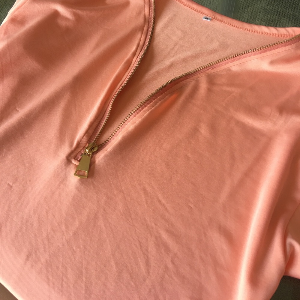 🌿Peach Long Sleeved Top W/ Gold Zip Up Detail🌿 - Picture 2 of 4