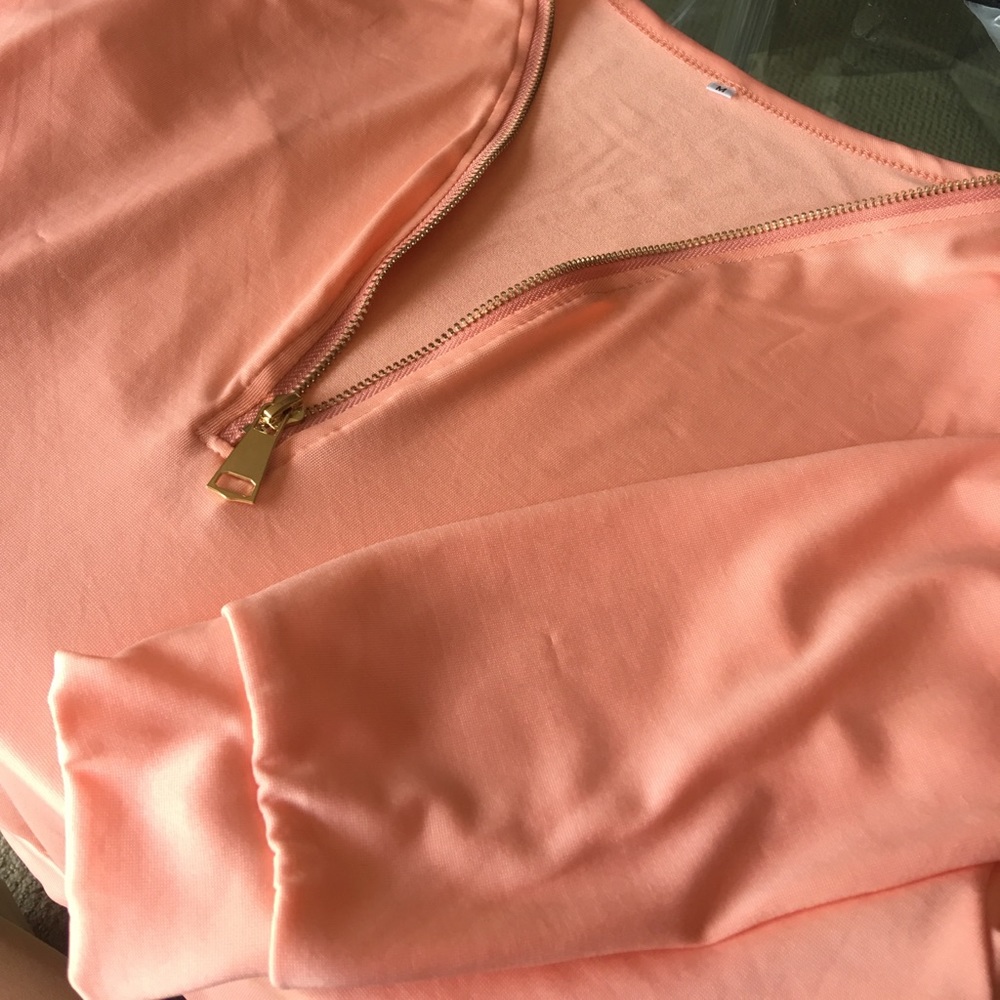 🌿Peach Long Sleeved Top W/ Gold Zip Up Detail🌿 - Picture 3 of 4