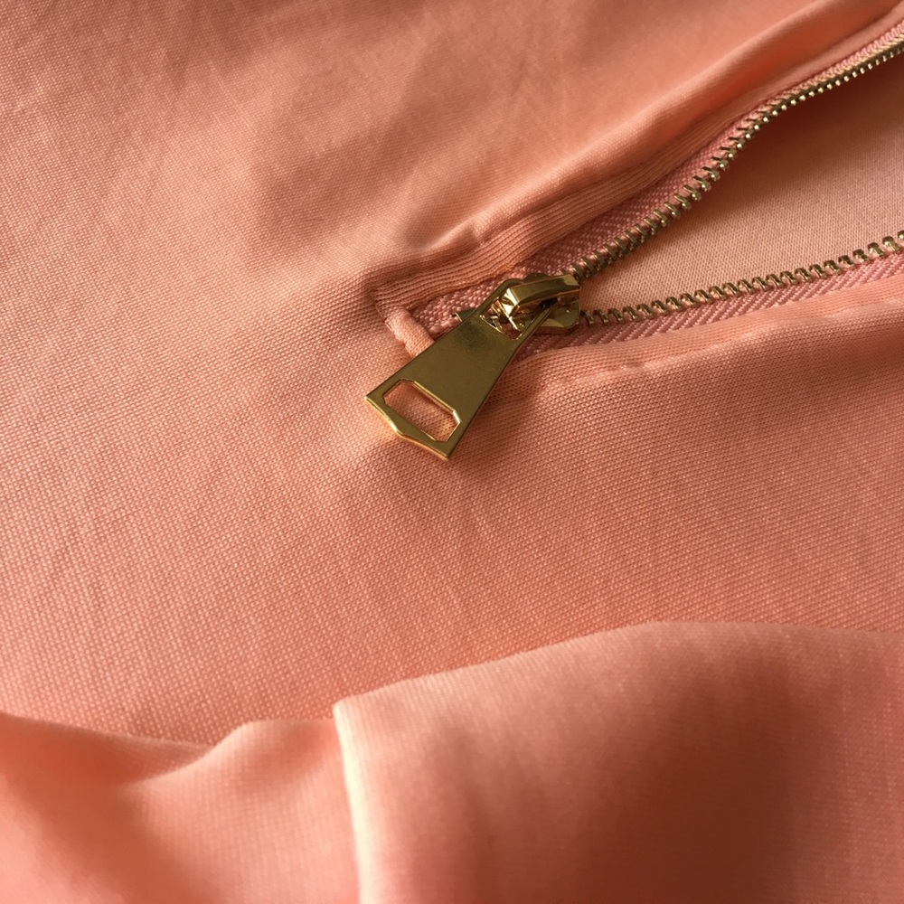 🌿Peach Long Sleeved Top W/ Gold Zip Up Detail🌿 - Picture 4 of 4