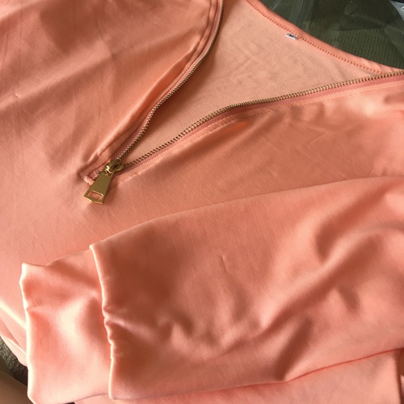 🌿Peach Long Sleeved Top W/ Gold Zip Up Detail🌿 - Picture 3 of 4