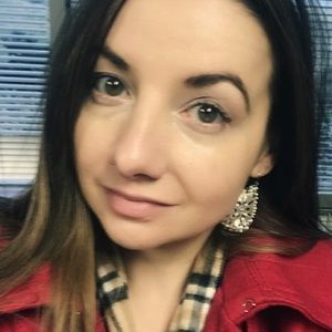 Meet your Posher, Lora