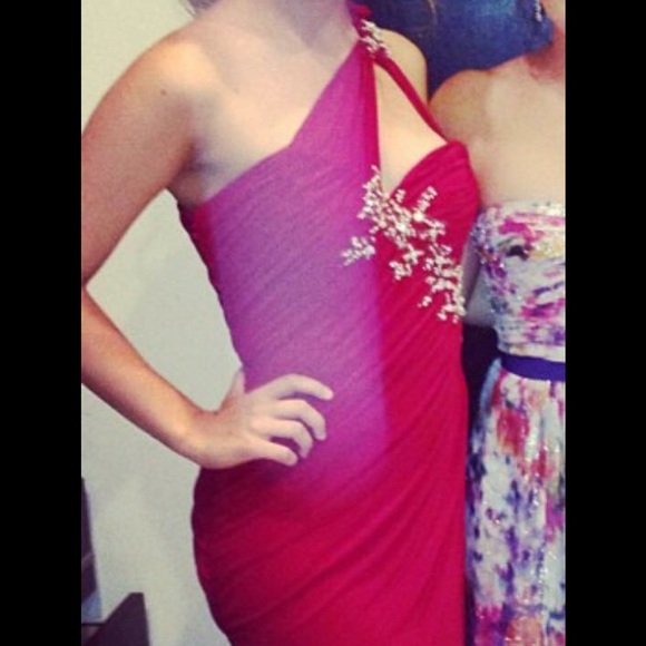 SHERRI HILL one shoulder gown. Gorgeous!