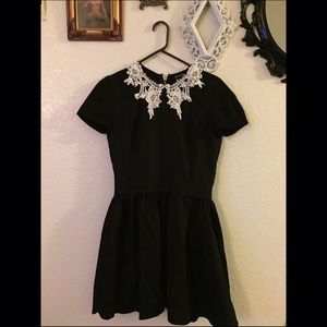DEANDRI Lace collar roselle dress