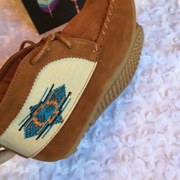 New| KIDS TAN MOCCASIN BOOTIES SHOES - Picture 2 of 4