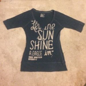 American eagle. Blue 1/4 length shirt.