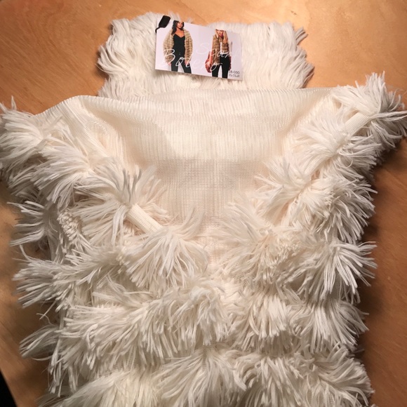 Bodero Scarf - Winter White Faux Fur - Picture 3 of 4