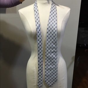 Arrow tie