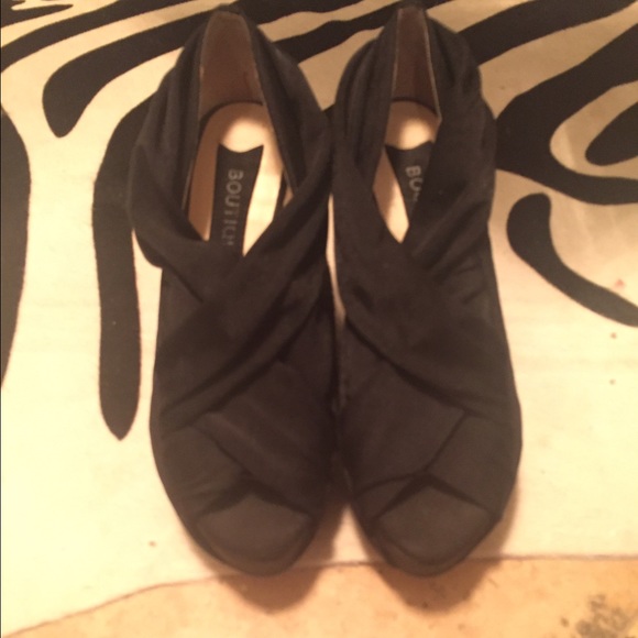 Black Fabric Wrapped Heals