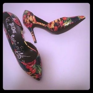 NEW never worn colorful Bash Floral heels