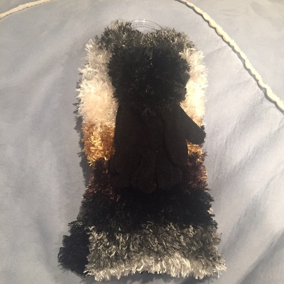 Brand new scarf and gloves.. - Picture 1 of 4