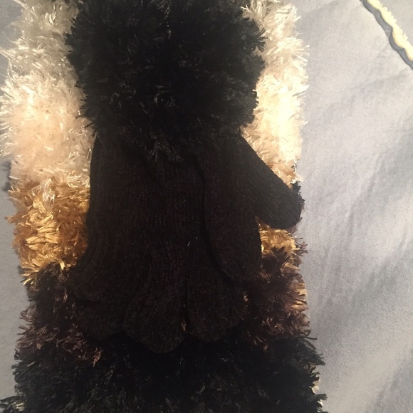 Brand new scarf and gloves.. - Picture 3 of 4