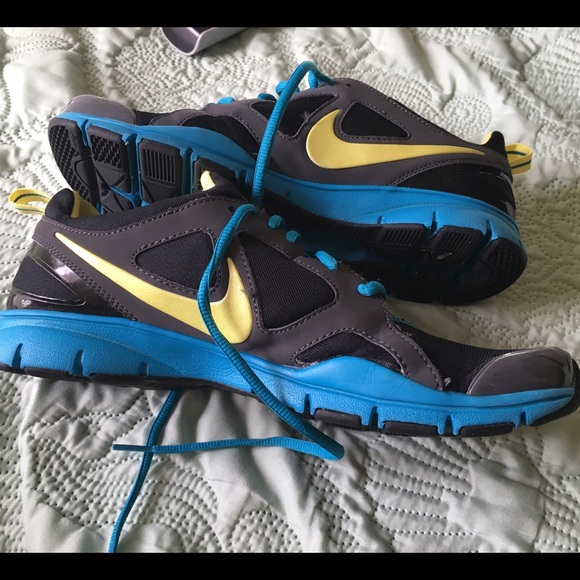 Used women's Nike shoes, sz 10(feels like9/9.5)