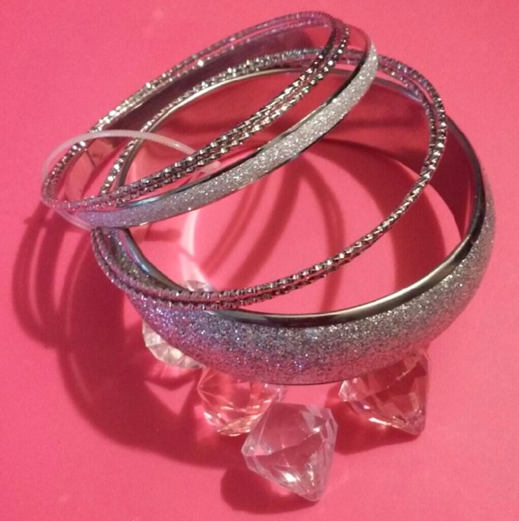 Set of fashion bracelets