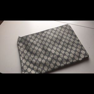 Vintage Gucci Zipper clutch