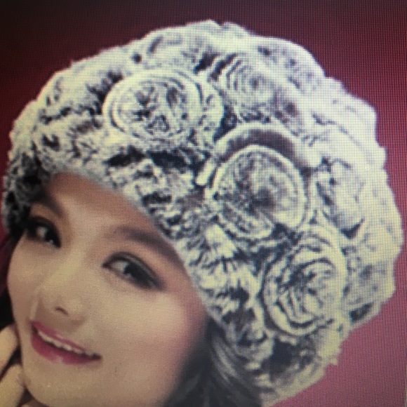 REAL KNITTED REX RABBIT CHINCHILLA ROSE BEANNIE - Picture 2 of 7