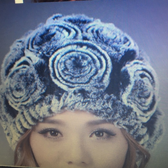 REAL KNITTED REX RABBIT CHINCHILLA ROSE BEANNIE - Picture 3 of 7