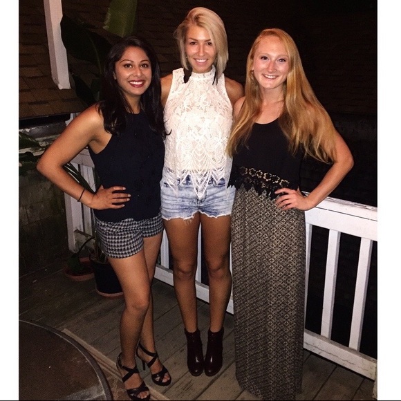 Meet your Posher, Sophia - Picture 2 of 3