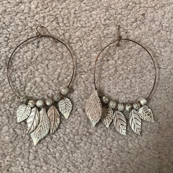 Women's earrings