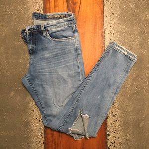 BlankNYC 'Good Vibes' Distressed Skinny Jeans,  28