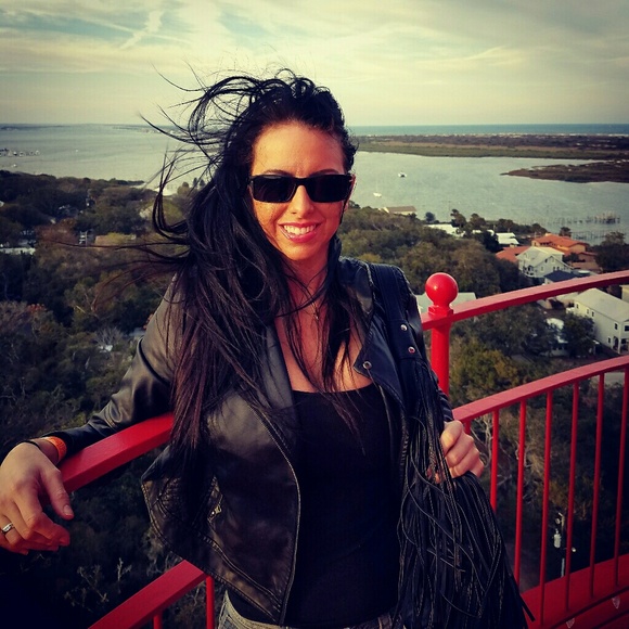 Meet your Posher, Emily - Picture 2 of 3