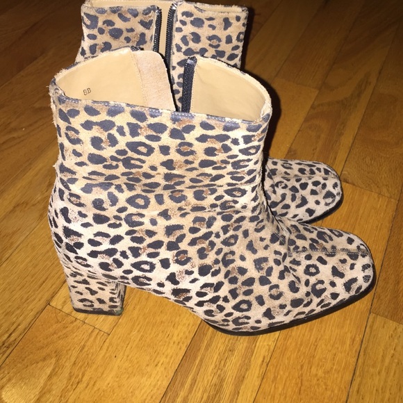 Vintage Leopard print heeled booties