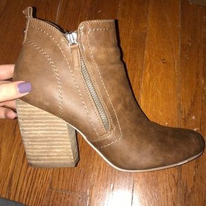 DARK BROWN THICK HEEL BOOTIES