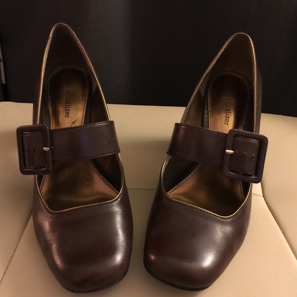 Naturalizer buckled pumps