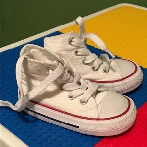 Converse toddler size 4. Great condition.