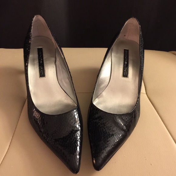 Bandolino faux snake pumps