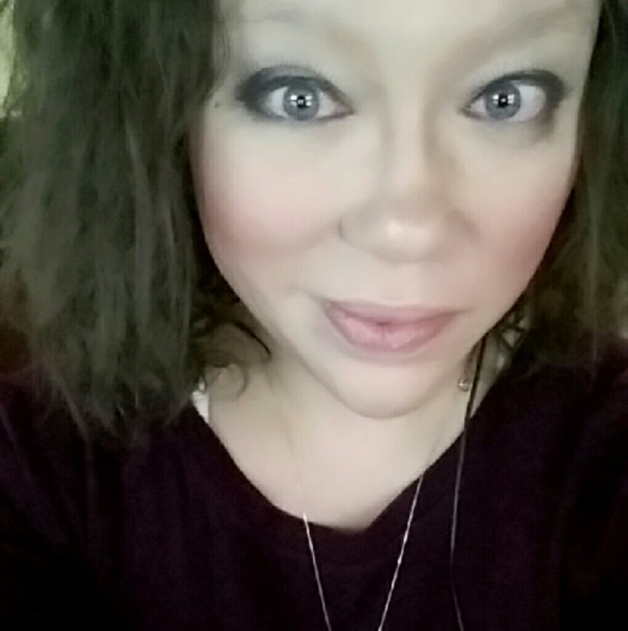 Meet your Posher, Carrie - Picture 2 of 2