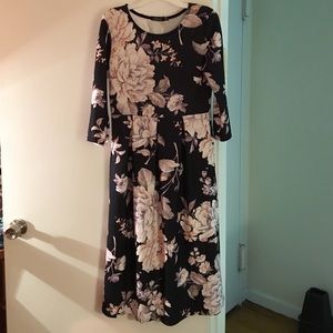 Stunning Midi Flower Dress!