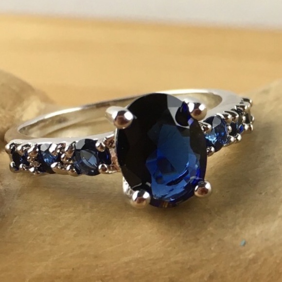 5⭐️RATED BLUE SAPPHIRE RING - Picture 3 of 8