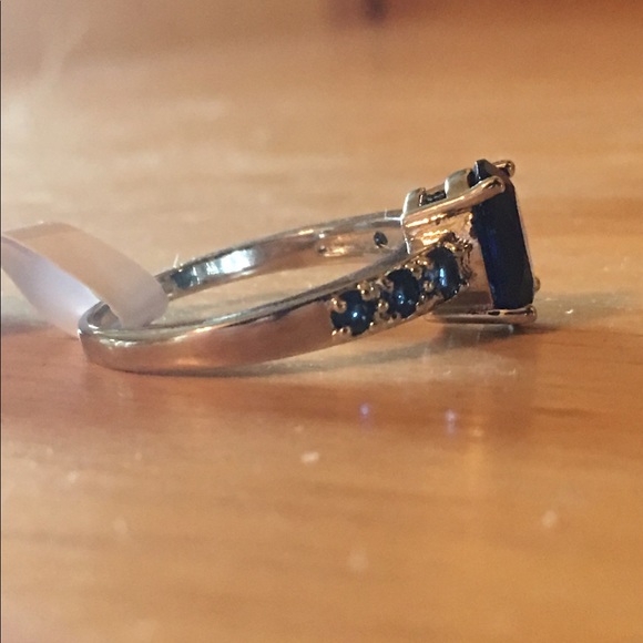 5⭐️RATED BLUE SAPPHIRE RING - Picture 5 of 8
