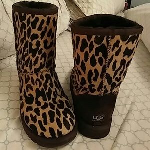 UGG'S