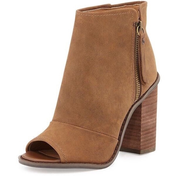 Kelsi Dagger Bushwich Bootie