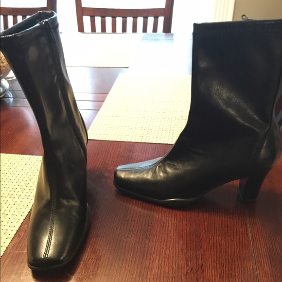 New never worn Aerosoles boots