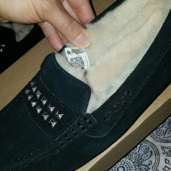 UGG - Picture 2 of 4