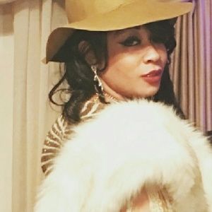 Meet your Posher, Jamila