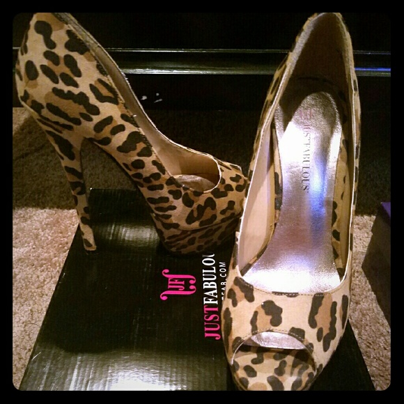 Just Fab pumps