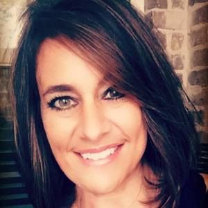 Meet your Posher, Larissa