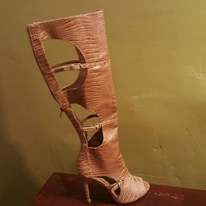 Open toe beige heel boot