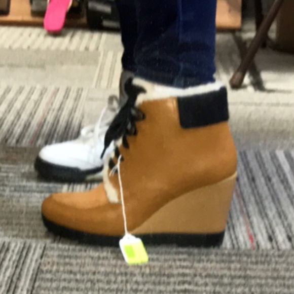 NIB Cole Haan Henson Booties WP size 8